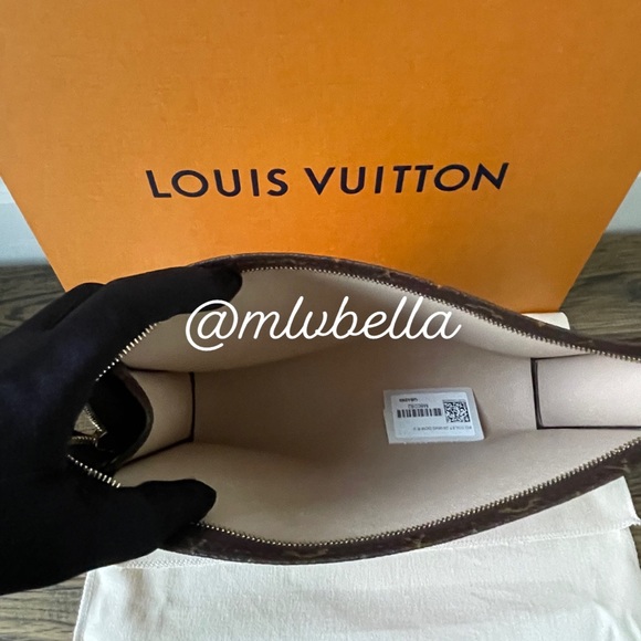 ❌SOLD❌Game On Toiletry Pouch 26 - Picture 9 of 13